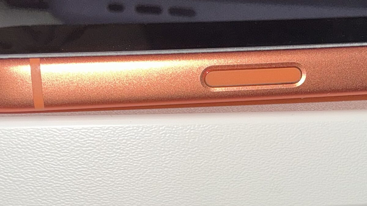 Das Bild zeigt die Kamerasteuerungstaste des iPhone 17 Pro Max.