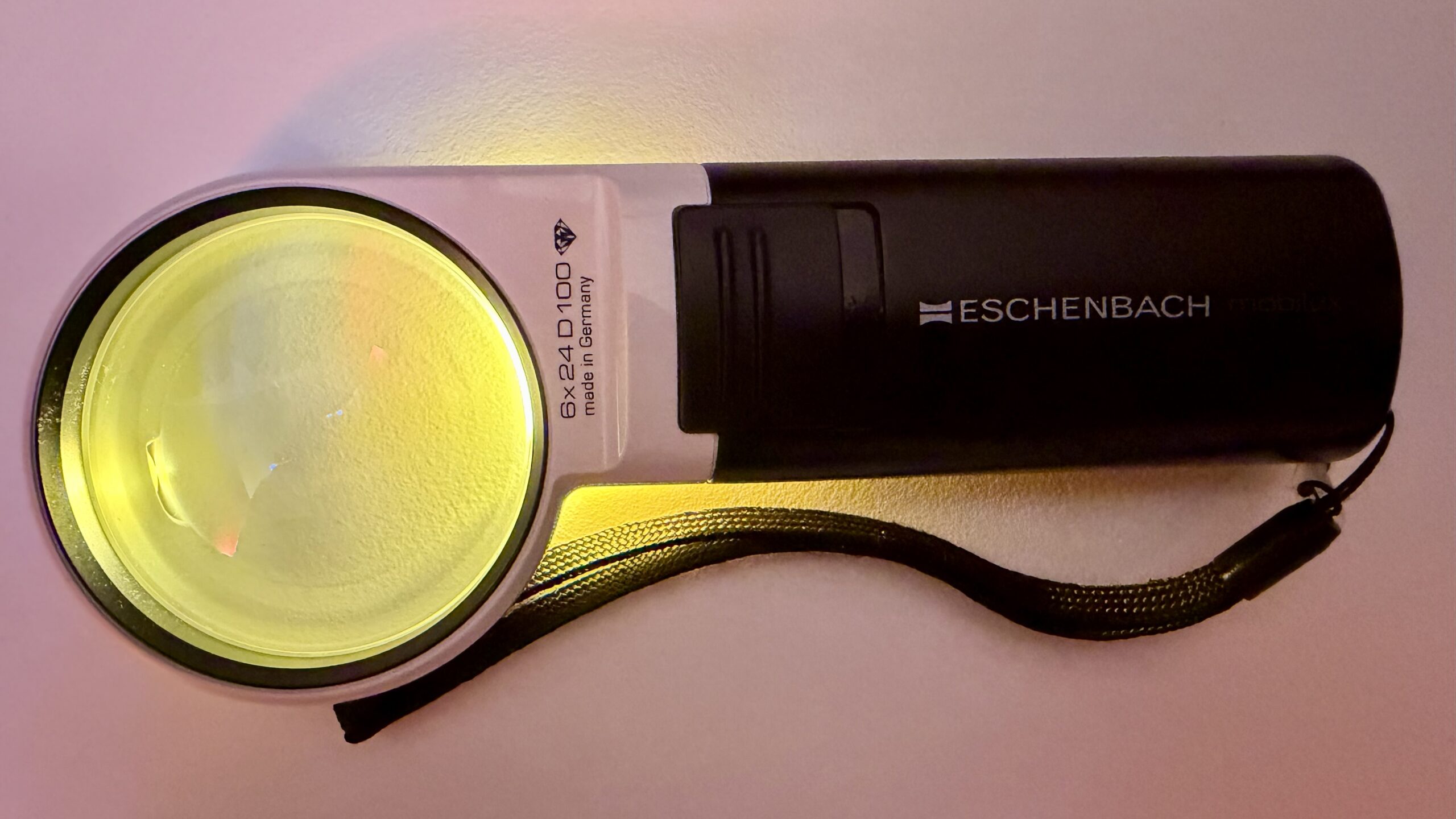 Das Bild zeigt die eingeschaltete Lupe.