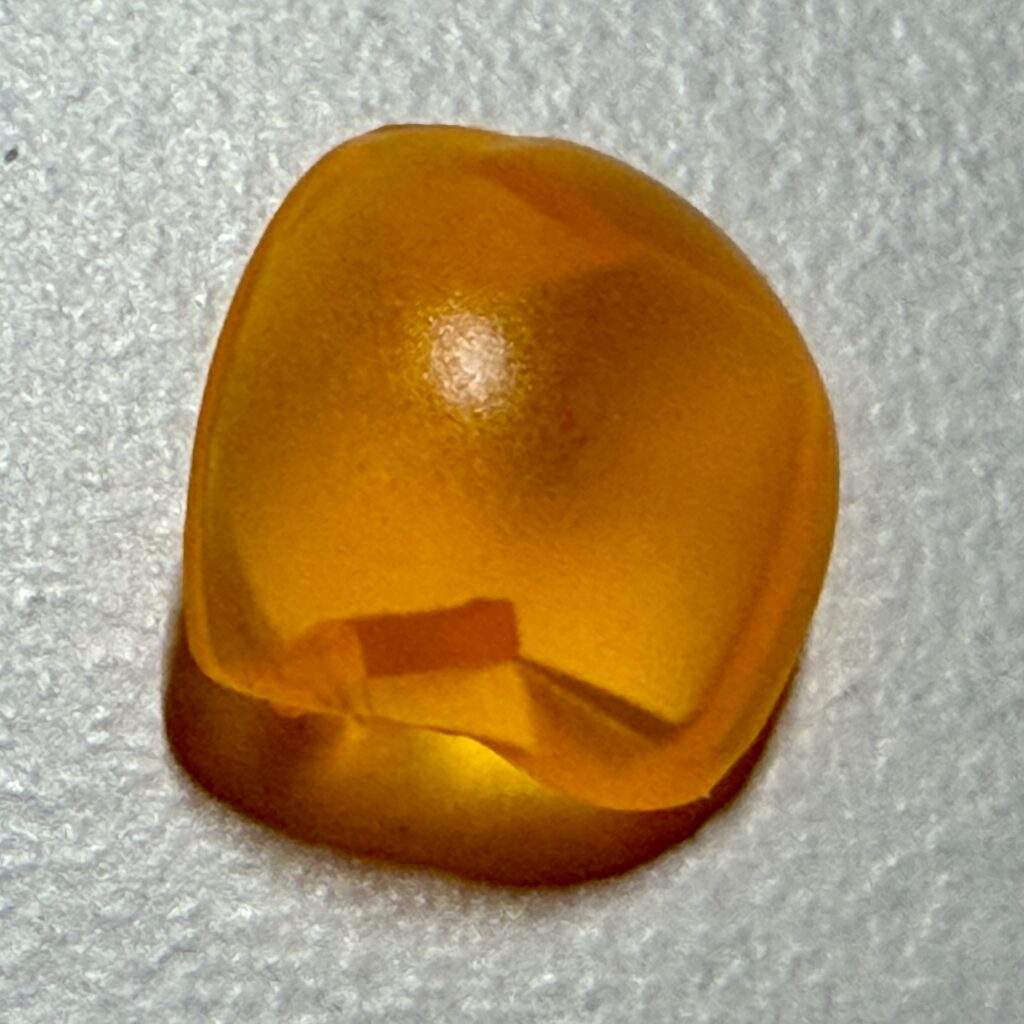 Der bernsteinfarbene Lupenaufsatz