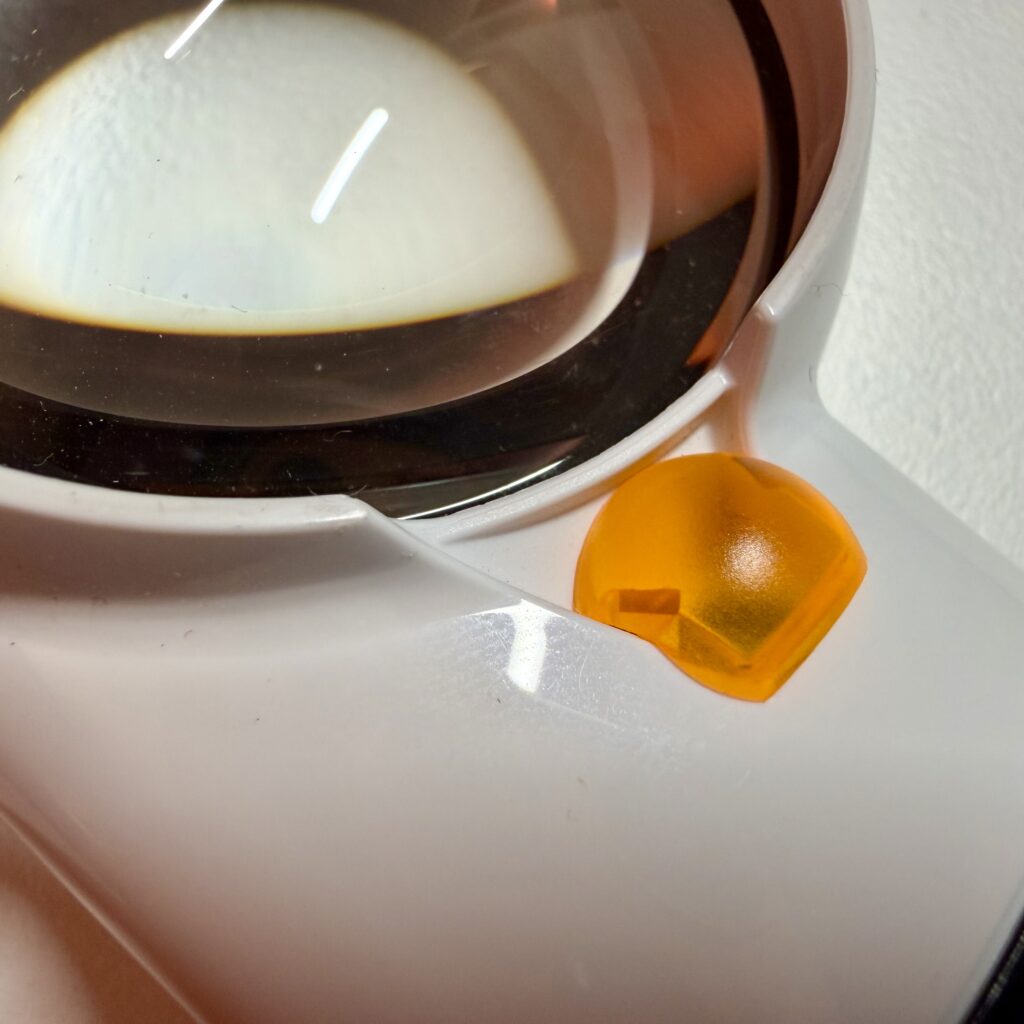 Der bernsteinfarbene Aufsatz (eingesetzt)